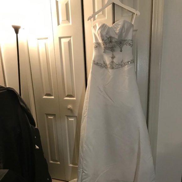 BRIDAL GOWN WHITE - Picture 6 of 7